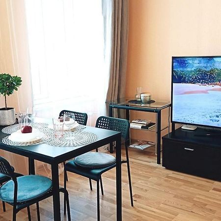Centrally Located Studio Apartment Riga Luaran gambar