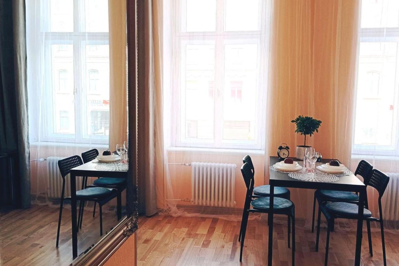 Centrally Located Studio Apartment Riga Luaran gambar