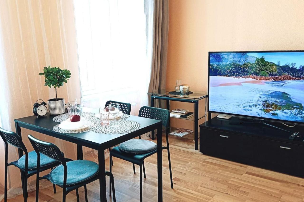 Centrally Located Studio Apartment Riga Luaran gambar