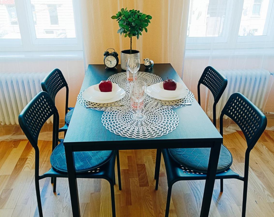 Centrally Located Studio Apartment Riga Luaran gambar