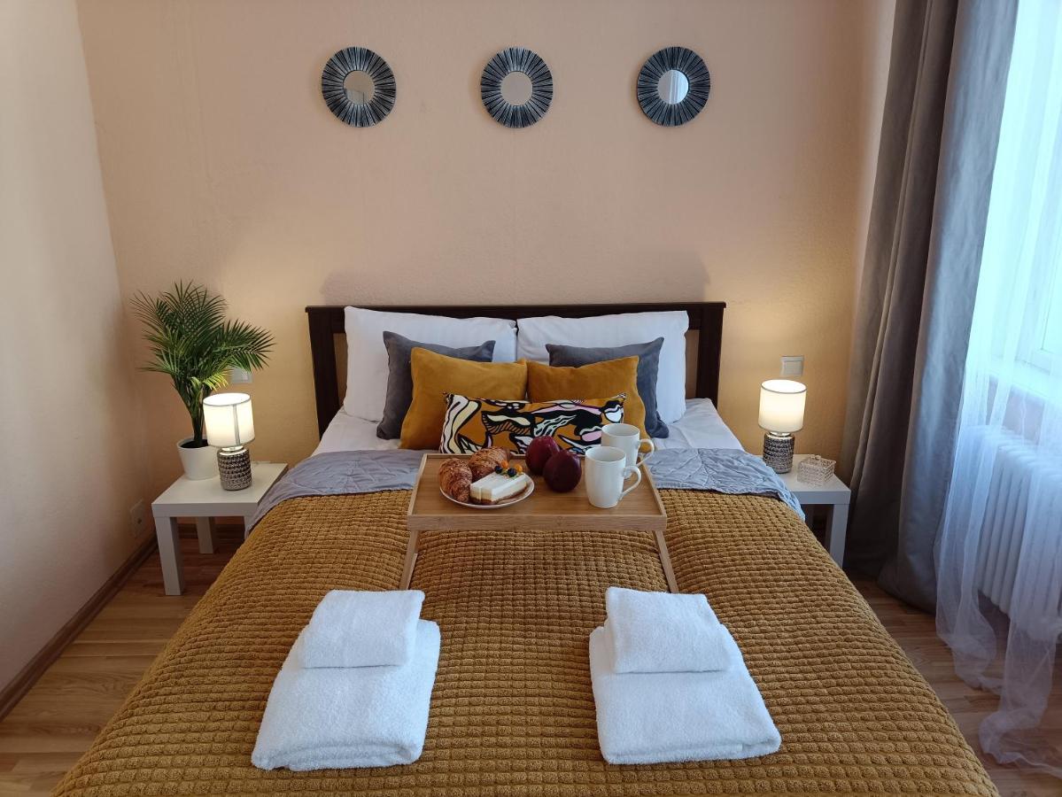 Centrally Located Studio Apartment Riga Luaran gambar